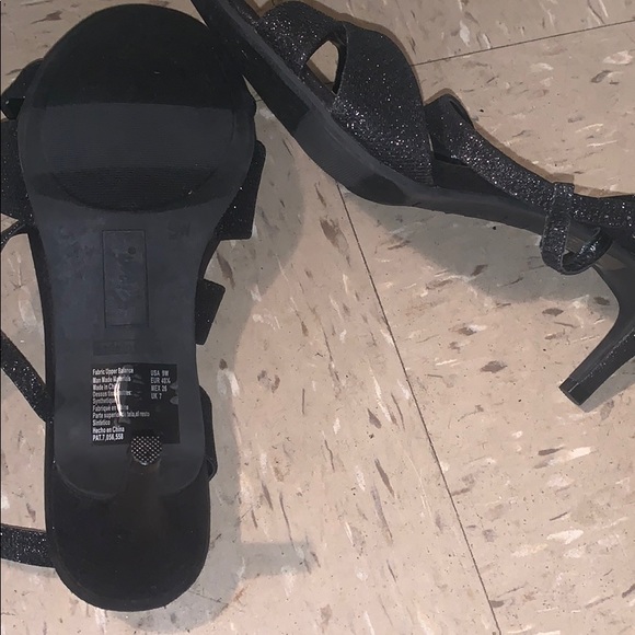 Fioni black size 9w heels - Picture 3 of 5